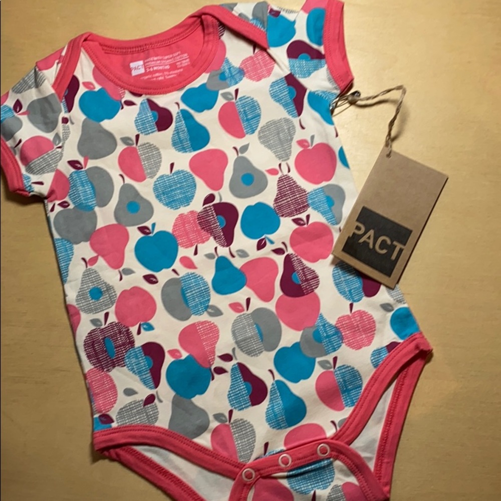 Pact healthy harvest bright pears & apples onesie